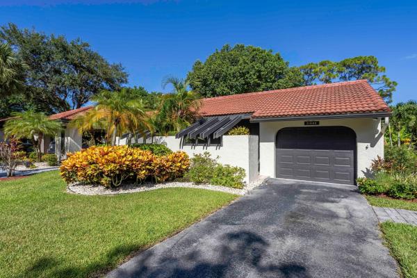 The Palms Of Boca Lago, 21680 Tall Palm Cir #12-B, Boca Raton, Florida 33433, image 2