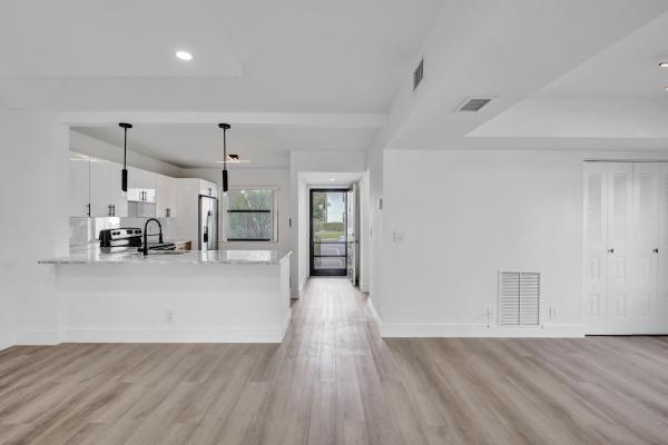 7674 Tahiti Ln #101, Lake Worth, Florida 33467, image 3