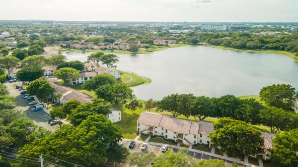 2900 Olivewood Ter #201, Boca Raton, Florida 33431, image 2