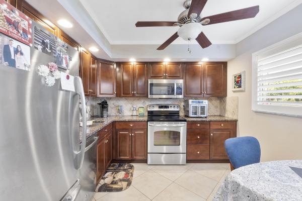 3590 Via Poinciana #107, Lake Worth, Florida 33467, image 2