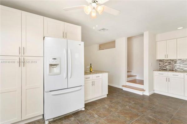 Golfview Harbour Townhouses, 1437 Princeton Ln, Boynton Beach, Florida 33426, image 3