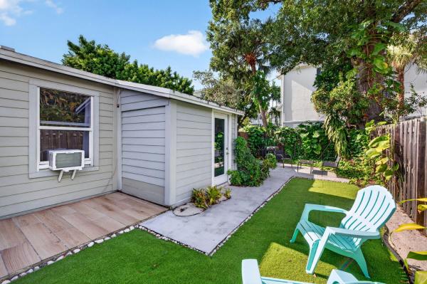 2702 NE 9th Ave #1/2, Wilton Manors, Florida 33334, image 2