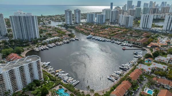 Mariner Village Garden, 3545 Magellan Cir #352-5, Aventura, Florida 33180, image 2