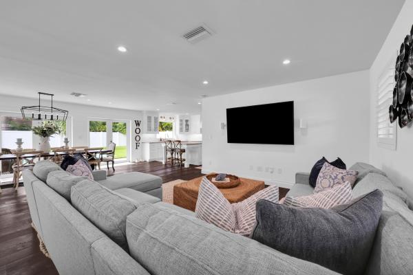 8 Windsor Rd W, Jupiter, Florida 33469, image 1