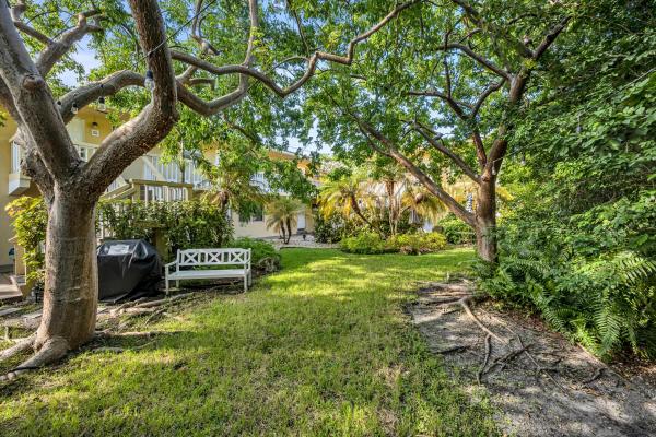 Middle River Manor, 811 NE 14th Pl #10, Fort Lauderdale, Florida 33304, image 2