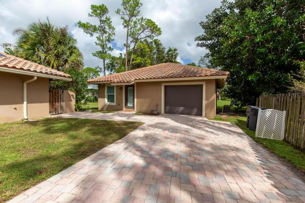 Pinewood Grove Of Wellington, 352 Window Rock Dr, Wellington, Florida 33414, image 2