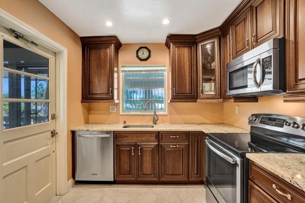 Tara Apartments, 2121 NE 68th St #202, Fort Lauderdale, Florida 33308, image 2