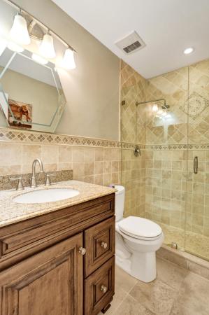 Tara Apartments, 2121 NE 68th St #202, Fort Lauderdale, Florida 33308, image 1
