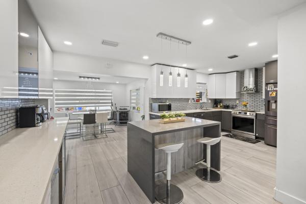 Park Road Manor, 3230 Roosevelt St, Hollywood, Florida 33021, image 1