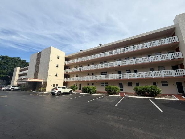 Meadowbrook Lakes, 206 SE 10th St #201, Dania Beach, Florida 33004, image 1