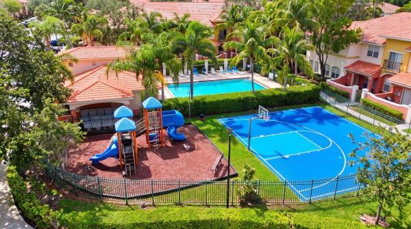 Santa Catalina Townhomes, 406 W Santa Catalina Cir, North Lauderdale, Florida 33068, image 3