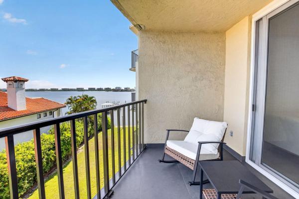 Hidden Harbour Of The Palm Beaches, 896 N Federal Hwy #421, Lantana, Florida 33462, image 1