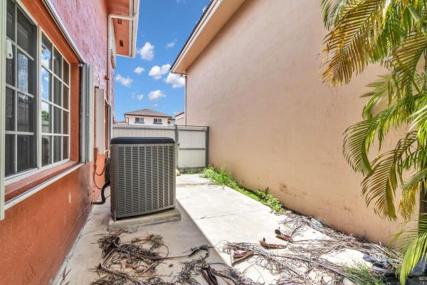 15351 SW 40th Ter, Unincorporated Dade County, Florida 33185, image 1