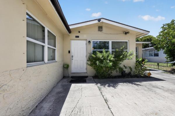 Whispering Palms, 1213 14th Ave S, Lake Worth Beach, Florida 33460, image 1