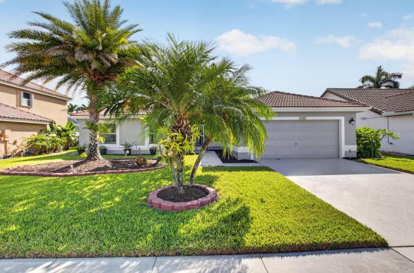 Le Palais, 5756 Descartes Cir, Boynton Beach, Florida 33472, image 2