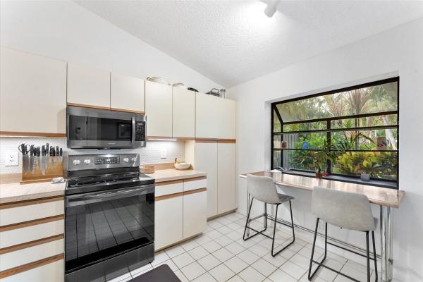 Karanda Village 6, 3783 NW 35th St #1557, Coconut Creek, Florida 33066, image 3