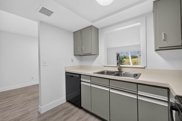 2517 S 17th St #103, Fort Pierce, Florida 34982, image 3