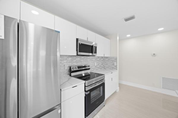 The Courts At Boynton Place, 5664 Boynton Cres, Boynton Beach, Florida 33437, image 3