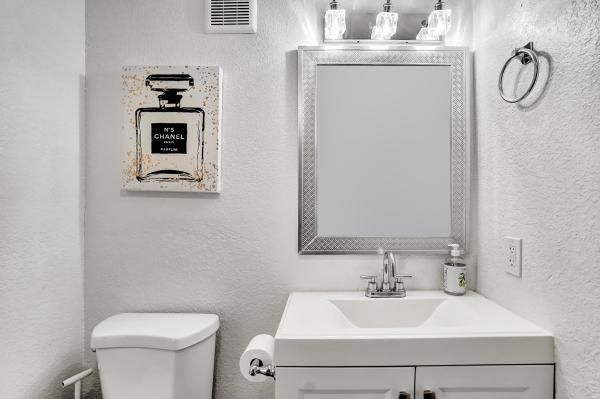 Linns, 311 SE 3rd Ave #DOWNSTAIRS, Delray Beach, Florida 33483, image 3