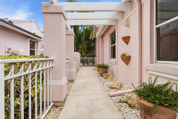 Fairway Villas, 221 Green Point Cir, Palm Beach Gardens, Florida 33418, image 2