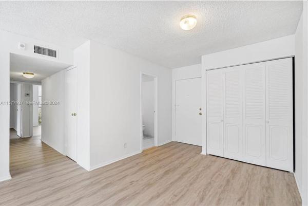 De Soto Park North, 2001 Atlantic Shores Blvd #109, Hallandale Beach, Florida 33009, image 2