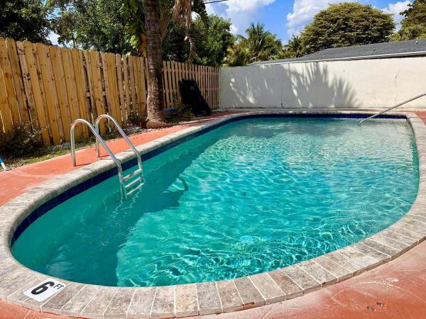 Bonnie Loch, 601 NW 38th St, Deerfield Beach, Florida 33064, image 3