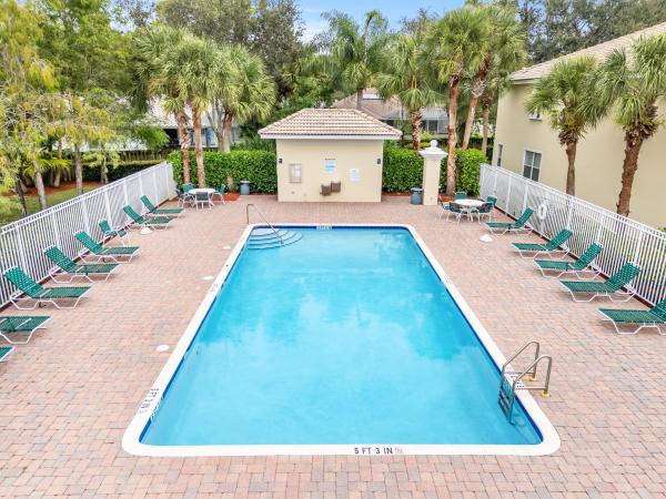 Georgian Courts, 13468 Old Englishtown Rd, Wellington, Florida 33414, image 2