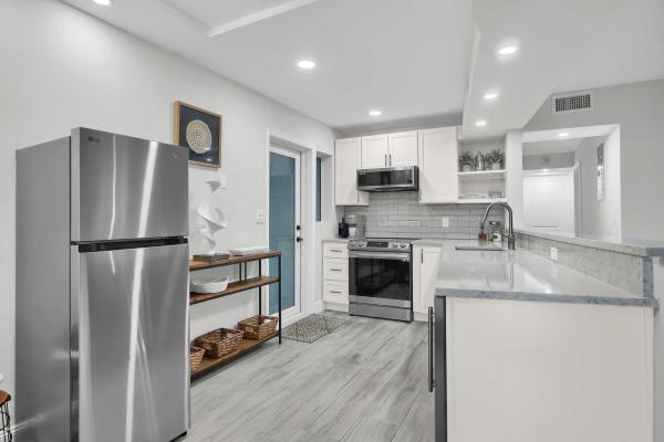 Country Club Manor, 4848 NE 23rd Ave #8A, Fort Lauderdale, Florida 33308, image 1