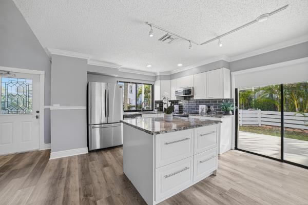 Mango Villas Townhouse, 324 W Pine St #11, Lantana, Florida 33462, image 3