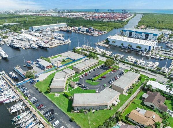 Marina Townhomes, 311 Gulfstream Rd, Dania Beach, Florida 33004, image 2