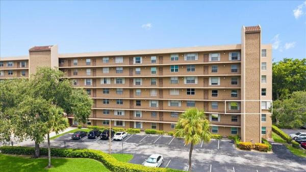 Waters Edge Towers, 4570 NW 18th Ave #310, Deerfield Beach, Florida 33064, image 3