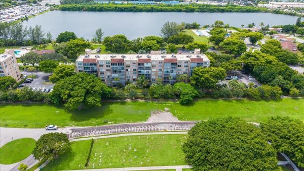 Waters Edge Towers, 4570 NW 18th Ave #310, Deerfield Beach, Florida 33064, image 2