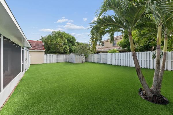 Superior At Lakes Of Laguna, 4176 Torres Cir, West Palm Beach, Florida 33409, image 2