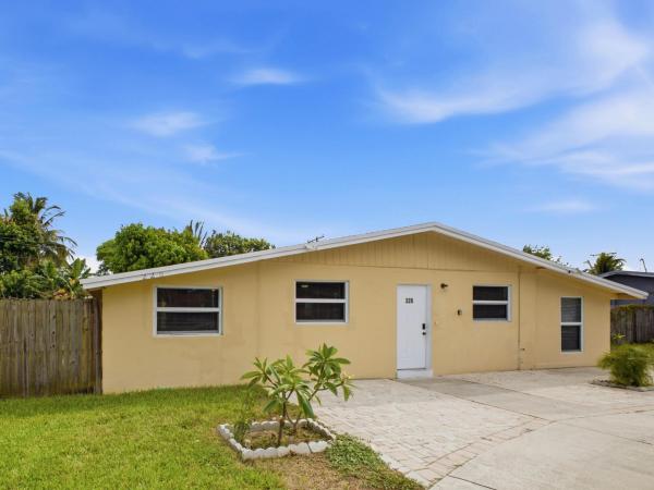 Boynton Ridge, 226 E Gateway Blvd, Boynton Beach, Florida 33435, image 1
