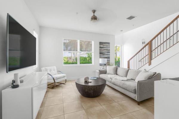 Urban Village At 5th Ave, 405 NE 35th Ct #2, Oakland Park, Florida 33334, image 3