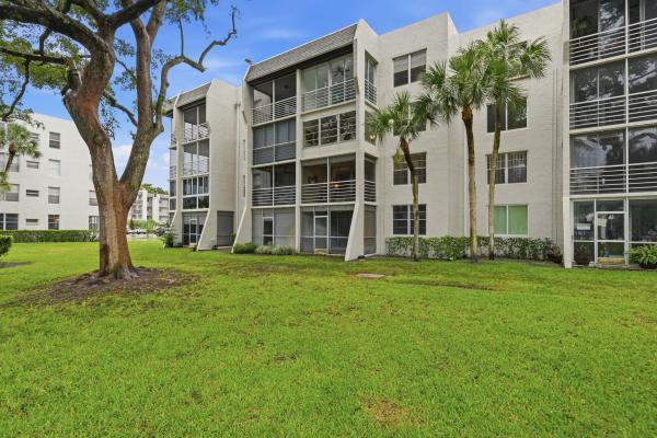 Lagoon Place, 9325 Lagoon Pl #405, Davie, Florida 33324, image 1