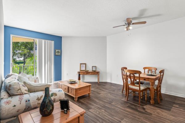 1971 Brandywine Rd #201, West Palm Beach, Florida 33409, image 2