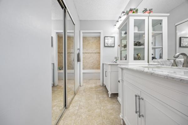 Lakeside Key, 940 SW 96th Ave, Pembroke Pines, Florida 33025, image 2