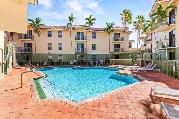 1971 Brandywine Rd #201, West Palm Beach, Florida 33409, image 2