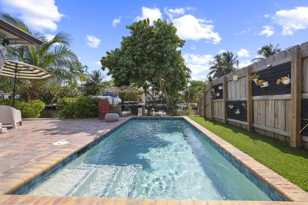 Middle River Manor, 2332 NE 17th Ter, Wilton Manors, Florida 33305, image 2
