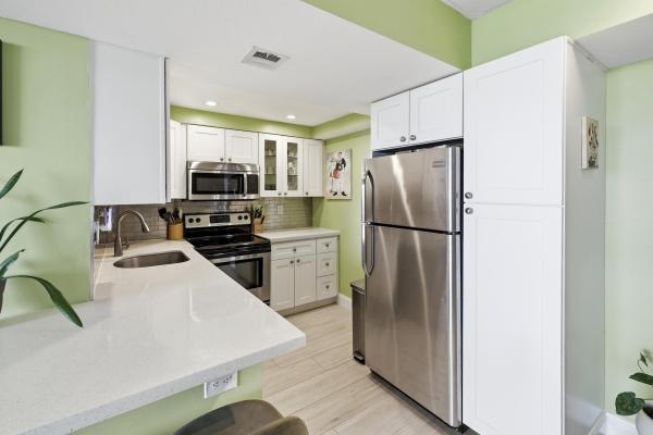 Bella Lago Vista At Clear Lake Club, 760 Executive Center Dr #24, West Palm Beach, Florida 33401, image 1
