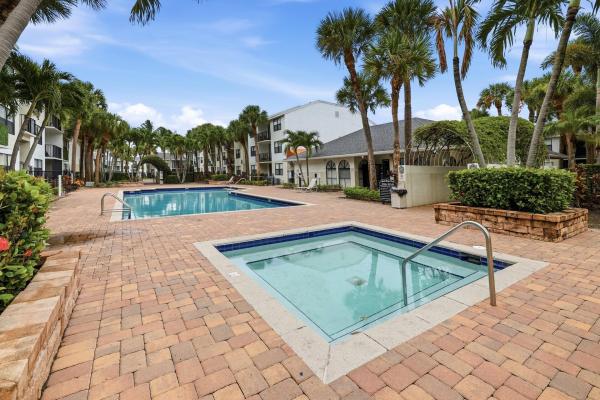 Bella Lago Vista At Clear Lake Club, 760 Executive Center Dr #24, West Palm Beach, Florida 33401, image 2