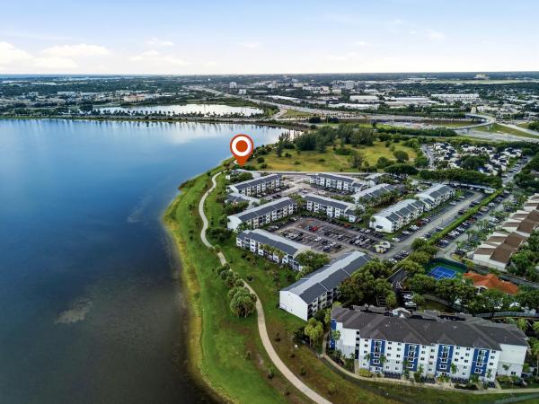 Bella Lago Vista At Clear Lake Club, 760 Executive Center Dr #24, West Palm Beach, Florida 33401, image 2