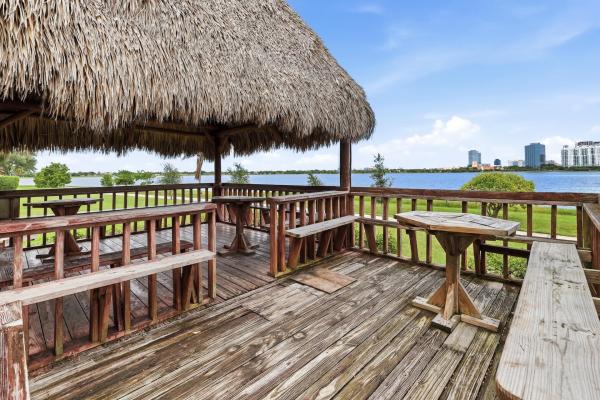 Bella Lago Vista At Clear Lake Club, 760 Executive Center Dr #24, West Palm Beach, Florida 33401, image 1