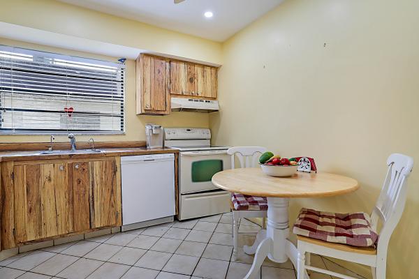 76 Capri B, Delray Beach, Florida 33484, image 3