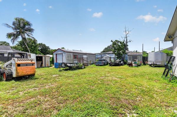Southern Boulevard Pines, 207 Ethelyn Dr, West Palm Beach, Florida 33415, image 2