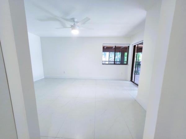 30 Pelican Pointe Dr #201, Delray Beach, Florida 33483, image 2