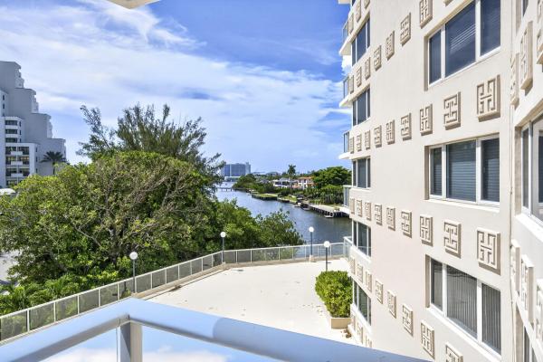 Maya Marca, 3000 Holiday Dr #502, Fort Lauderdale, Florida 33316, image 2