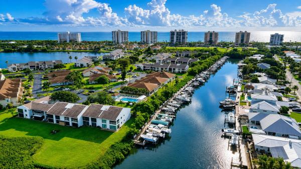 3209 S Lakeview Cir #8105, Fort Pierce, Florida 34949, image 2