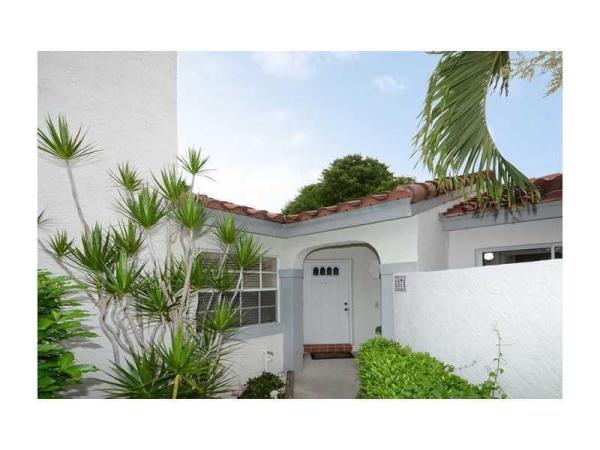 Village Homes At Country Isles, 1371 Cottonwood Cir, Weston, Florida 33326, image 1